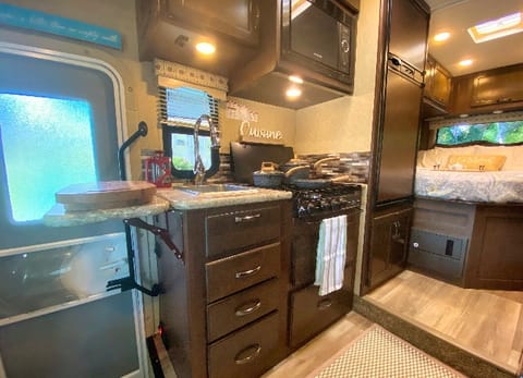 2018 Thor Four Winds 22 E-350 Drivable vehicle in Arroyo Grande