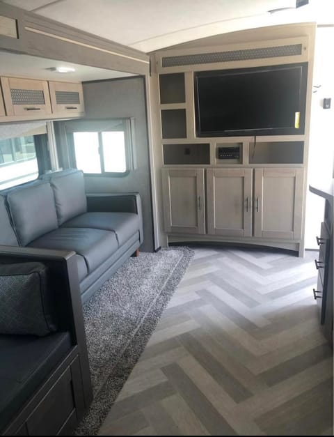2021 Twilight 37 - Rate includes Delivery and Insurance* Towable trailer in New Braunfels