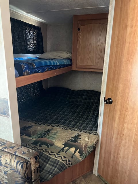 Perfect Montana campin' rig! Sleeps 8! Has twin over full bunk in back. Towable trailer in Somers