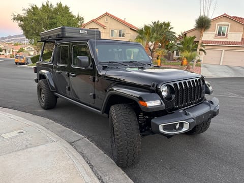 2023 Jeep Gladiator Overland Camping Rig Black - CVT Rooftop Tent Drivable vehicle in Green Valley North