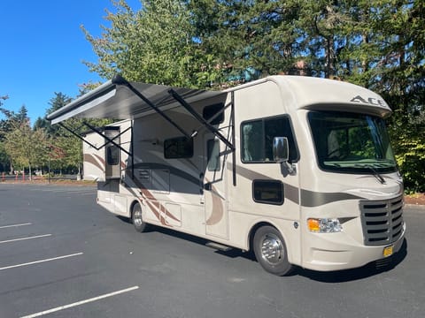 2014 THOR A.C.E. Motorhome 30ft Drivable vehicle in Lake Oswego