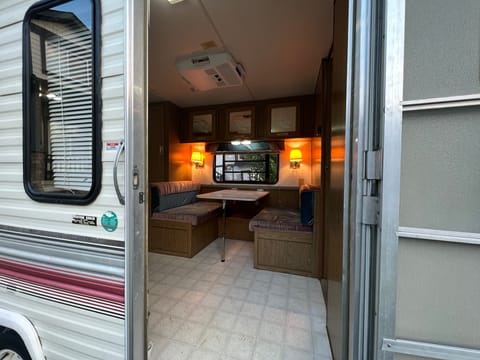 Fleetwood Travel Trailer for the Family Remorque tractable in Chilliwack