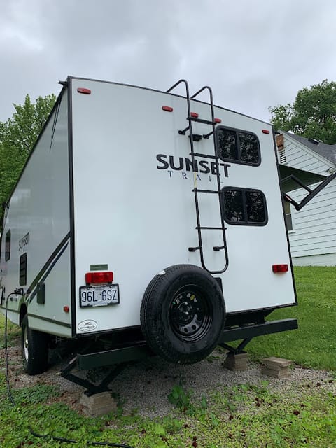 2021 Sunset Trail Super Lite SS186BH Towable trailer in Liberty