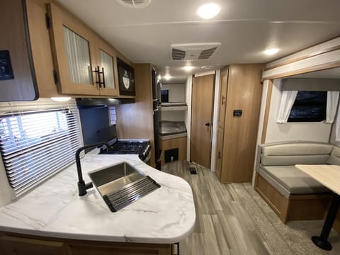 2022 Prime time RV Avenger 24BHS Towable trailer in Lake Barkley