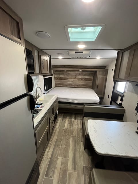 Get Out of Town 2022 Gulf Stream Kingsport Towable trailer in Schertz