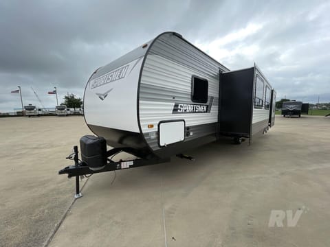 Large 35' RV Travel Trailer - Sleeps up to 14 people Remorque tractable in Edmond