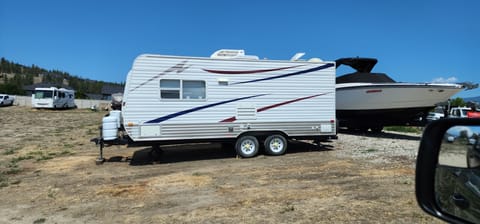 ALL INCLUSIVE, GLAMPING IT OKANAGAN RV RENTALS, 2009 SPORT VISION BUNKHOUSE Towable trailer in Kelowna