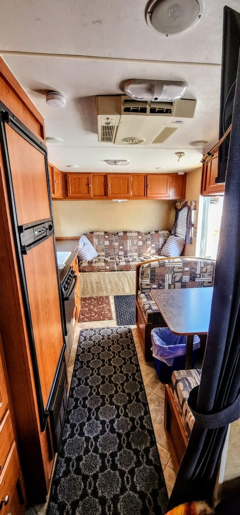 ALL INCLUSIVE, GLAMPING IT OKANAGAN RV RENTALS, 2009 SPORT VISION BUNKHOUSE Towable trailer in Kelowna