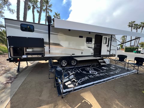 TURNKEY READY!!  Just needs you, food & drinks for awesome family memories! Towable trailer in Bellflower