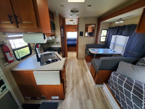 Forester Motorhome 31ft, Generator, Slide-out, New Renevations Drivable vehicle in Severna Park