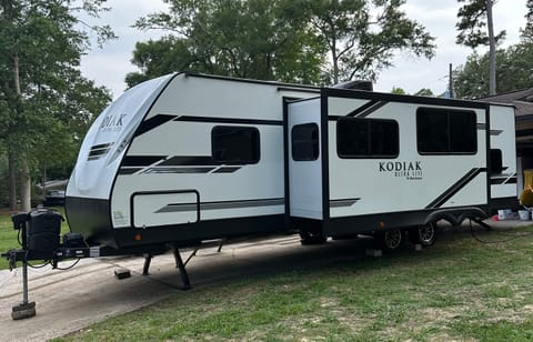 "Koda" the 2021 Kodiak 283BHSL-Delivery Only Towable trailer in Gainesville