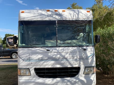1996 30' Thor Motor Coach, Four Winds Majestic Drivable vehicle in Corona