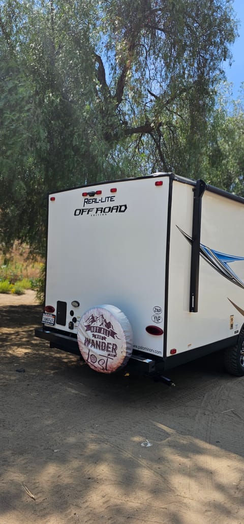 Forest River Palomino Real-Lite Mini with Solar and Offroad Package Tráiler remolcable in Rialto
