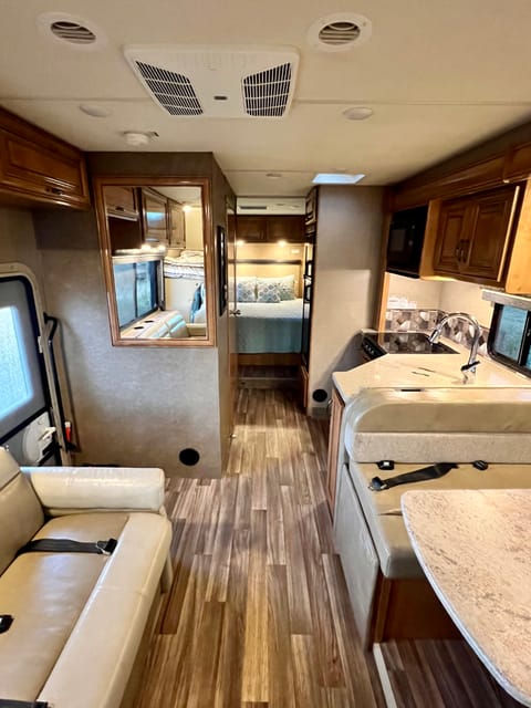 2018 Thor Quantum RW28 Drivable vehicle in Provo