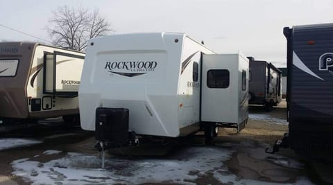 2016 Rockwood 2304ds Rimorchio trainabile in Steinbach