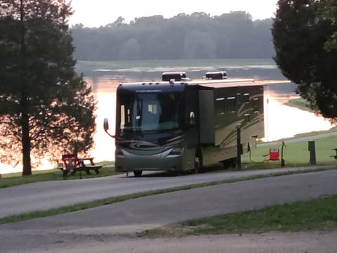 King-Size StarLink Class-A Cruiser! Drivable vehicle in Jefferson County