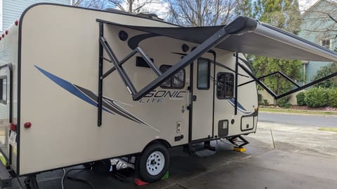 Easy-to-tow perfect camper for a small family!