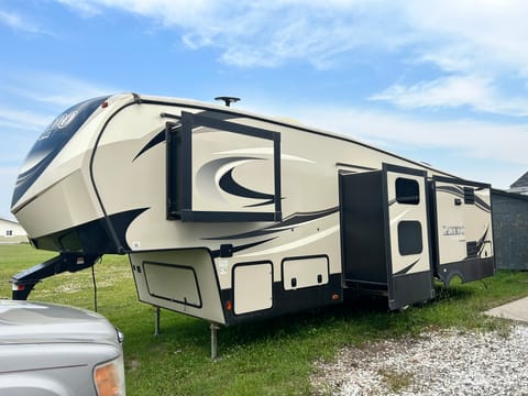 2018 Keystone Laredo Side Bunk RV in Clearwater County