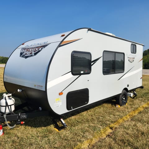 "FLASH" 2022 22ft Forest River FSX 177BHX Towable trailer in Shawnee