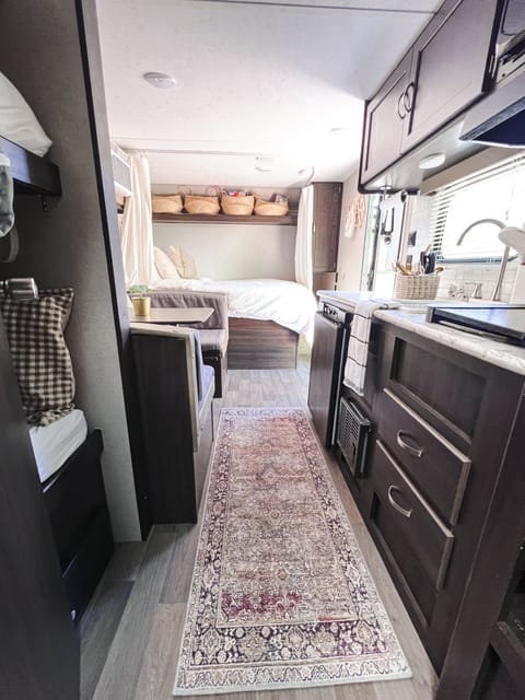 Glamping made easy - 2018 Keystone Springdale Mini 1800BH - Easy to Tow! Towable trailer in Northglenn