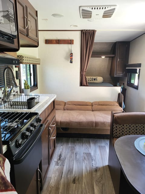 2018 Jayco Jay Flight Easy Tow! Towable trailer in Sparks