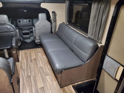 Solar equipped 30' 2019 Thor Majestic 28A Drivable vehicle in American Fork