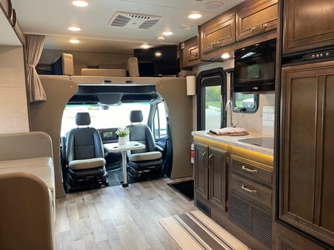 Roam & Roll: 2022 Jayco Melbourne 24L – Your Ultimate Outdoor Escape! Drivable vehicle in Meridian