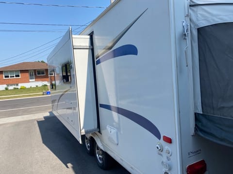2012 Jayco Jay Feather Ultra Lite Towable trailer in Guelph