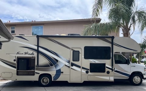 2018 Thor Four Winds Drivable vehicle in Manteca