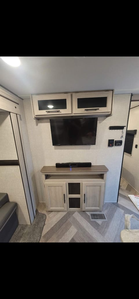 New Camper!!! We have a beautiful camper ready for your next adventure. Tráiler remolcable in Columbus