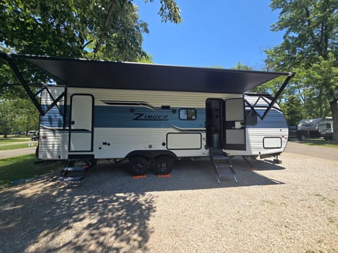 Loaded Camper!!! We have a beautiful camper ready for your next adventure. Towable trailer in Columbus