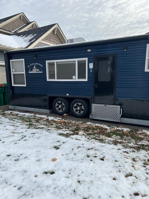 2022 Ice castle Hybrid extreme II- Palace on Ice Towable trailer in Coon Rapids
