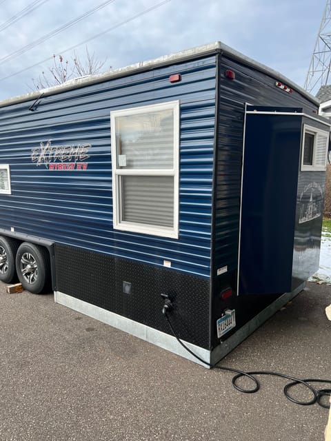 2022 Ice castle Hybrid extreme II- Palace on Ice Towable trailer in Coon Rapids