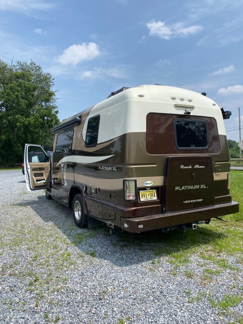 Goldy a 2015 Coach House Platinum Véhicule routier in Brooklawn
