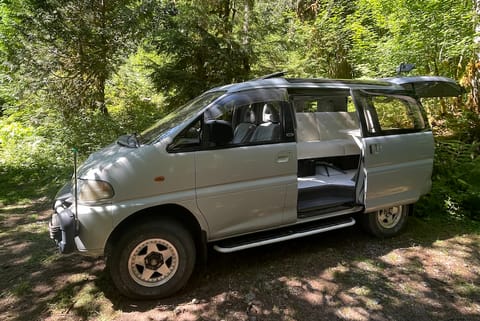 Silvertale | Mitsubishi Delica Space Gear 4x4 Campervan in Shoreline