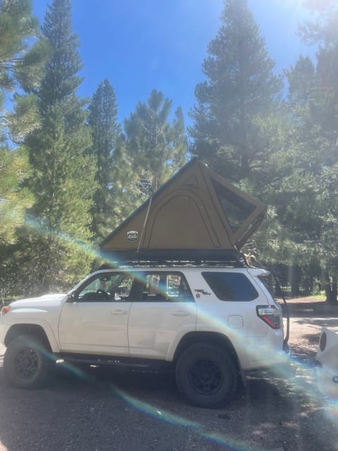 2017 Toyota 4Runner w/ CVT Roofop Tent RV in Bishop