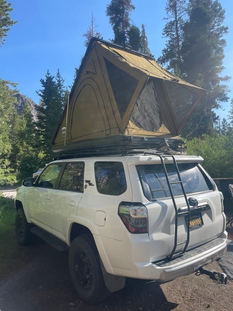 2017 Toyota 4Runner w/ CVT Roofop Tent RV in Bishop