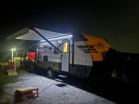 Glamper Camper Ziehbarer Anhänger in Longwood