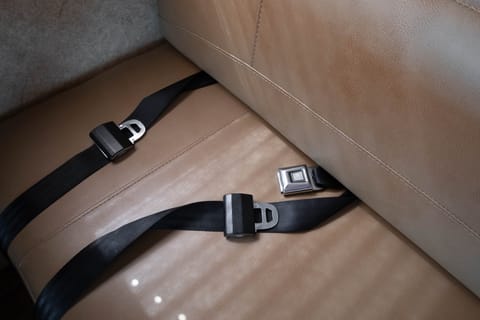 The RV has 7 seatbelts.