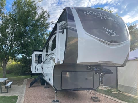 2020 Jayco North Point 377RLBH - Luxury Apartment on Wheels Towable trailer in Leander