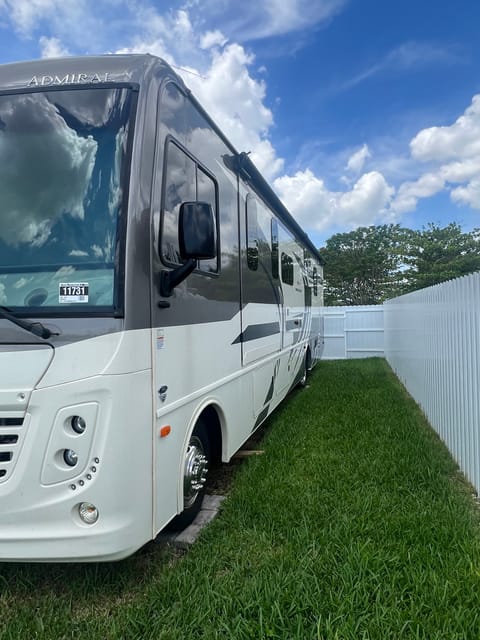 2022 Holiday Rambler Admiral Perfect for family roadtrips! Drivable vehicle in Homestead