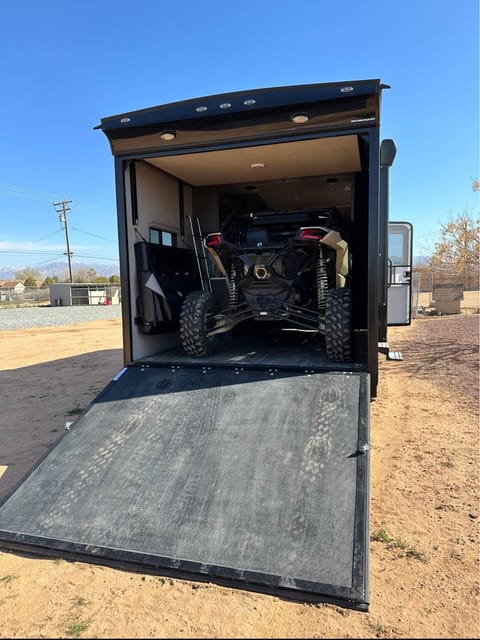 2021 Genesis Wanderer *sleeps 6* Towable trailer in Apple Valley