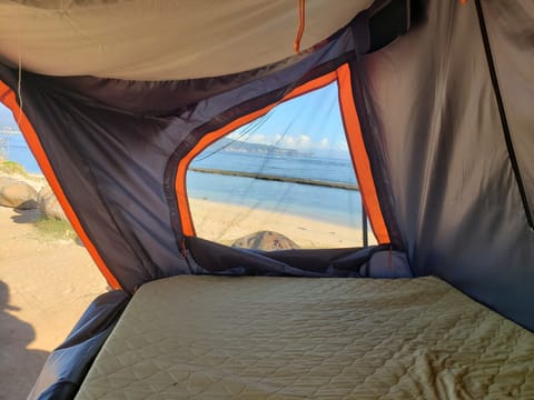 Midnight Xterra 4x4 Premium Rooftop Tent! Gear Included! Easiest Setup! Fahrzeug in Makawao