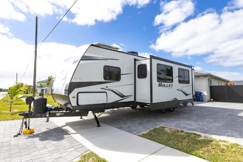 2023 Keystone RV Bullet Ultra Lite Towable trailer in Pembroke Pines