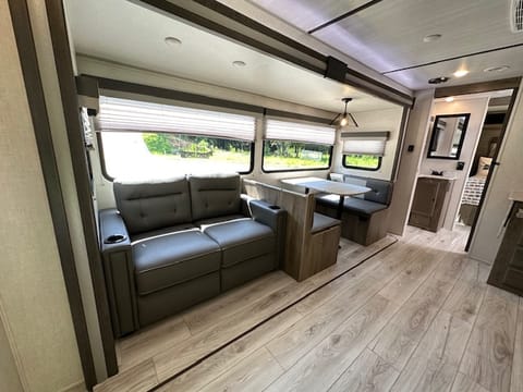 GLAMPING EXPRESS-NEW 2022 Forest River Surveyor Legend. PET FRIENDLY Towable trailer in Lake Lanier