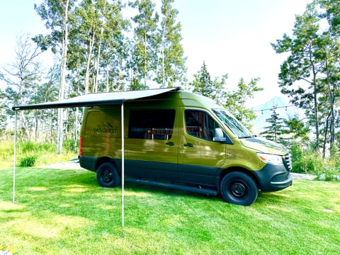 Look Like A Local - "Hugo" The Big Green Van - 2019 Sprinter 4x4 Diesel Campervan in Palmer