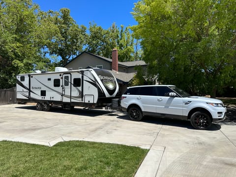 Fully Equipped, Rare Two-Bedroom, 32 ft Travel Trailer (Off-Grid Package) Remorque tractable in Arden-Arcade