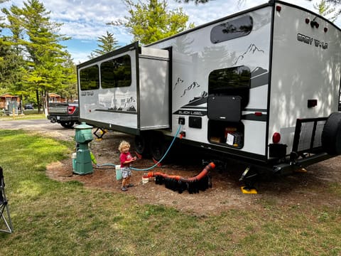 2021 Cherokee Grey Wolf Black Label - Life is Better at the Campsite Rimorchio trainabile in Des Plaines