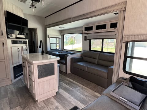 2022 Forest River Sandpiper - 5 slide outs & bunk room with own 1/2 bath Towable trailer in Spring Branch