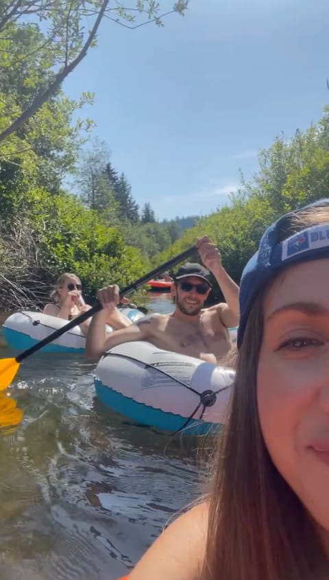 2 inflatable tubes included for float and lake days !